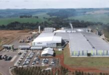 Fábrica dá férias coletivas a 640 funcionários por causa de tarifas dos EUA Fábrica dá férias coletivas a 640 funcionários por causa de tarifas dos EUA