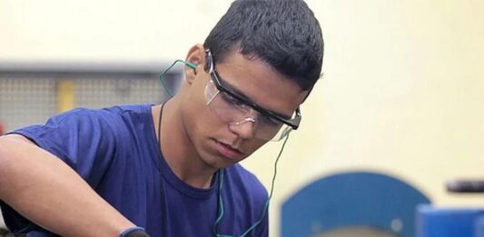 Senai abre 4,8 mil vagas de cursos técnicos na Bahia e oferece mais de 900 bolsas de estudos Senai abre 4,8 mil vagas de cursos técnicos na Bahia e oferece mais de 900 bolsas de estudos